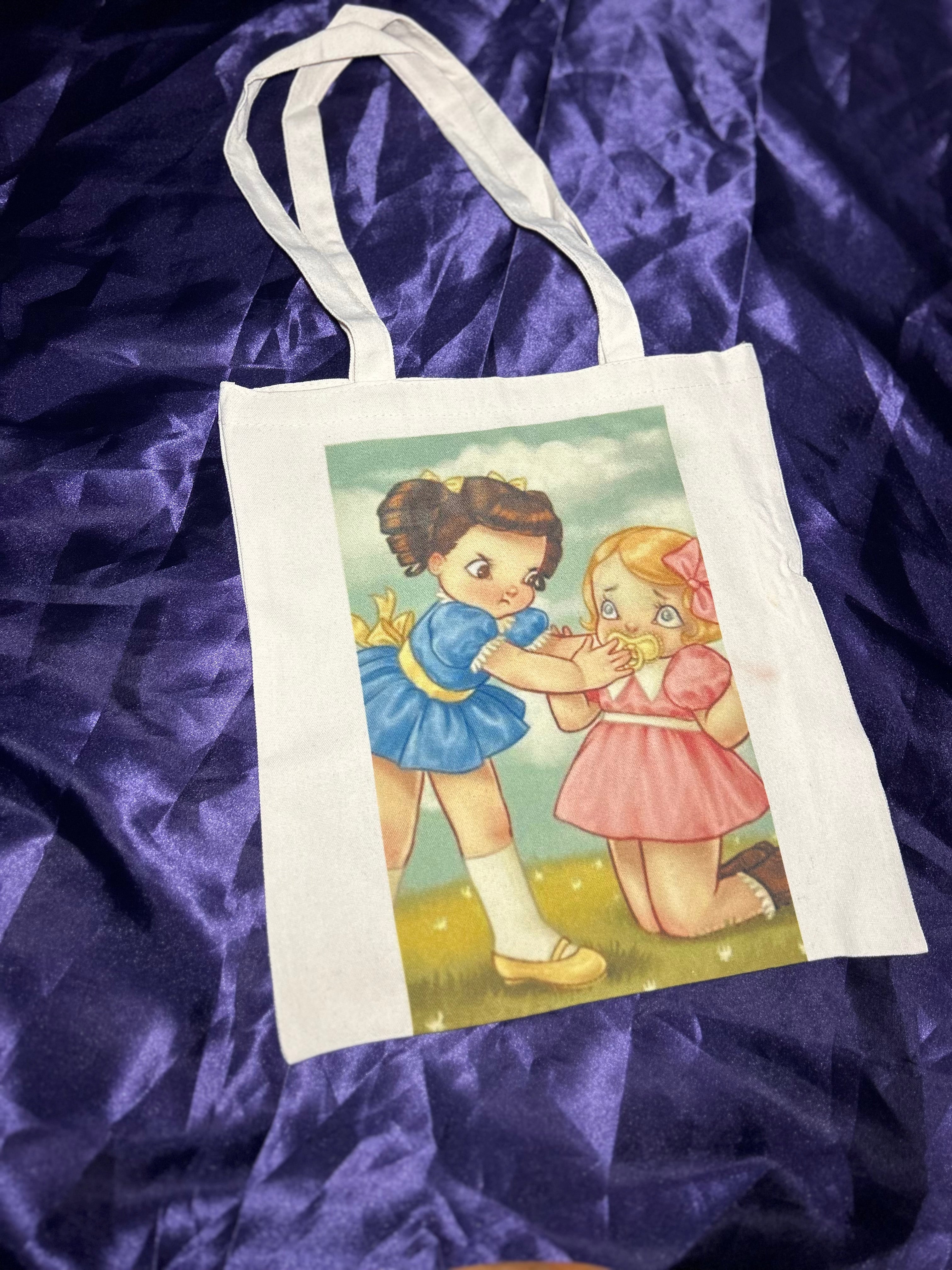 Melanie Martinez pacify her tote bag
